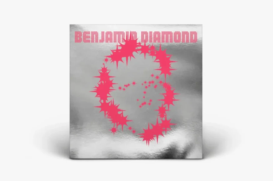 Benjamin Diamond, dévoile l'édition deluxe de "Strange Attitude"